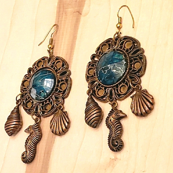 Retro Tiki Earrings Chandelier Shell Bronzed - Picture 2 of 6